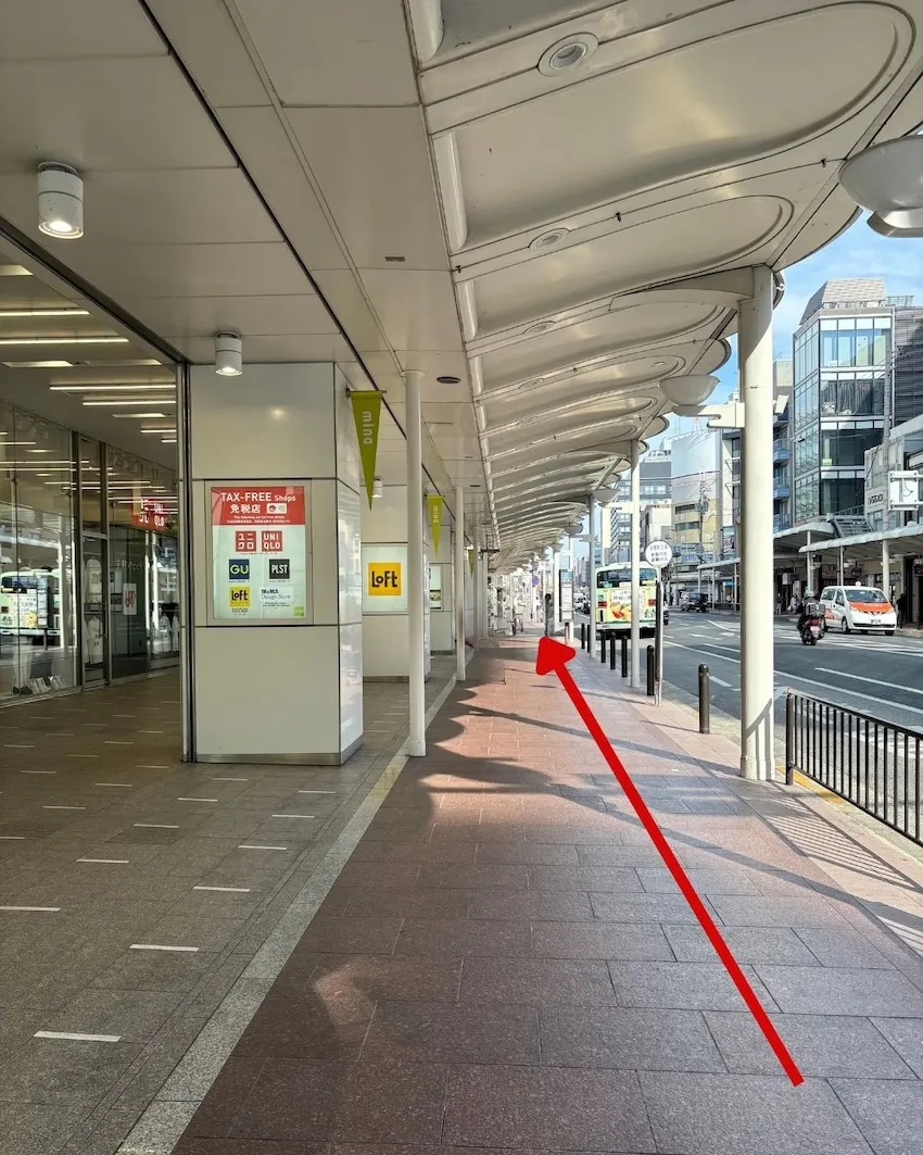 「ミーナ京都(ユニクロ)」を通過