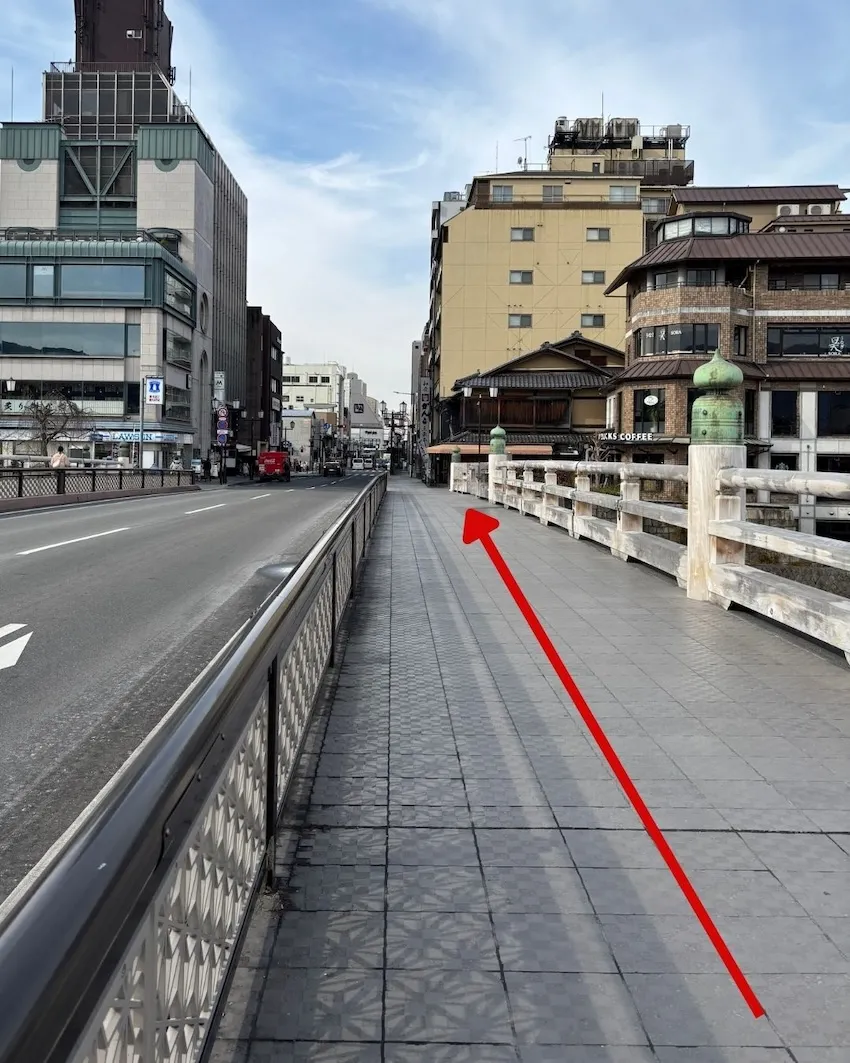 三条大橋を河原町方面へ直進