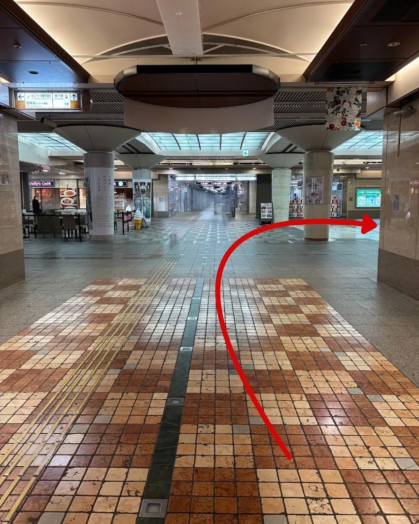 京都市役所前を左折します