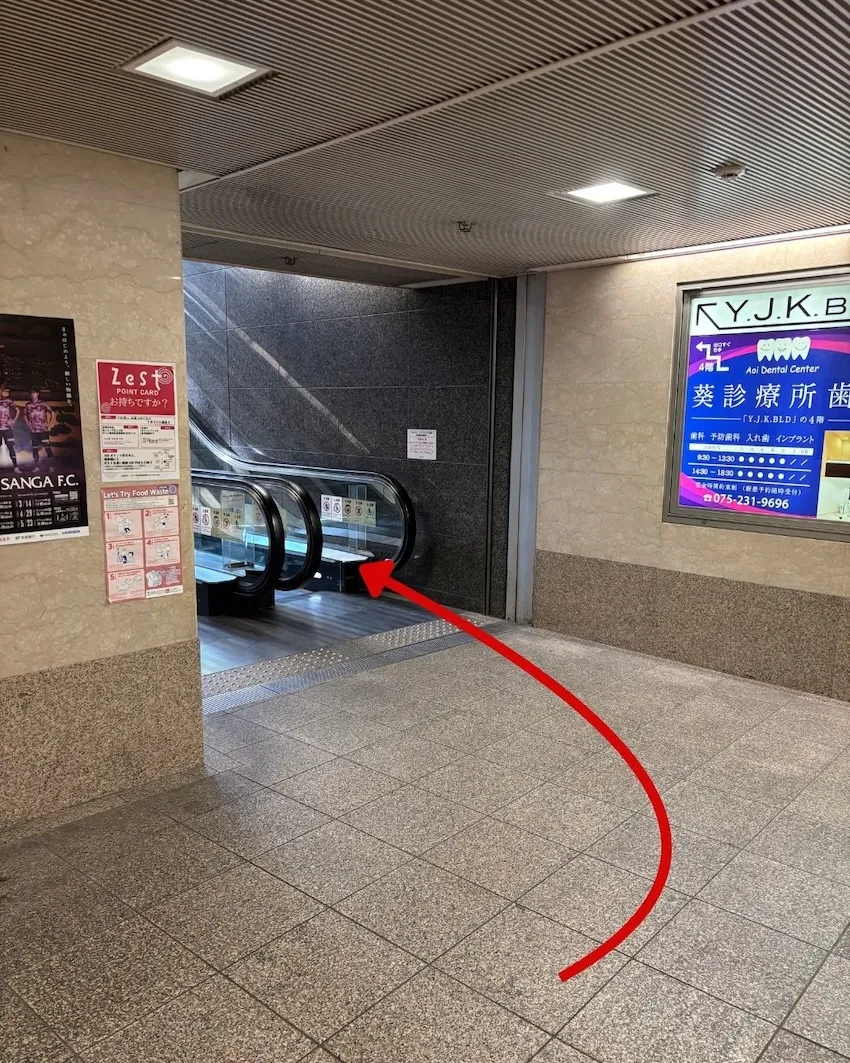 エスカレーターで地上へ