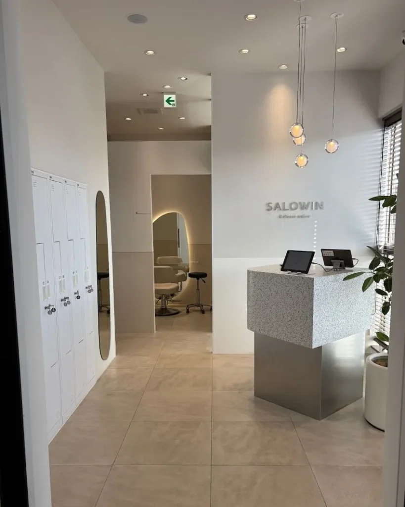 SALOWIN受付へ到着