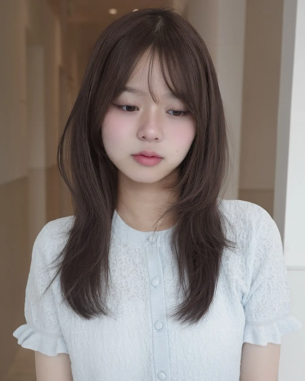 レイヤーカットで叶える、大人のIラインセミロング
