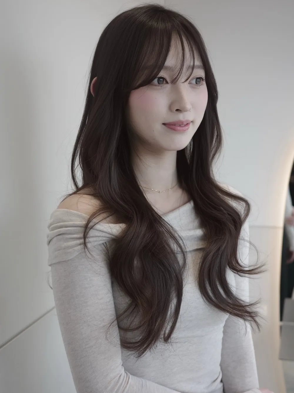 韓国風ロングヘア×レイヤーカット｜黒髪でも重くならない、リバース巻きが決まる顔まわりデザイン